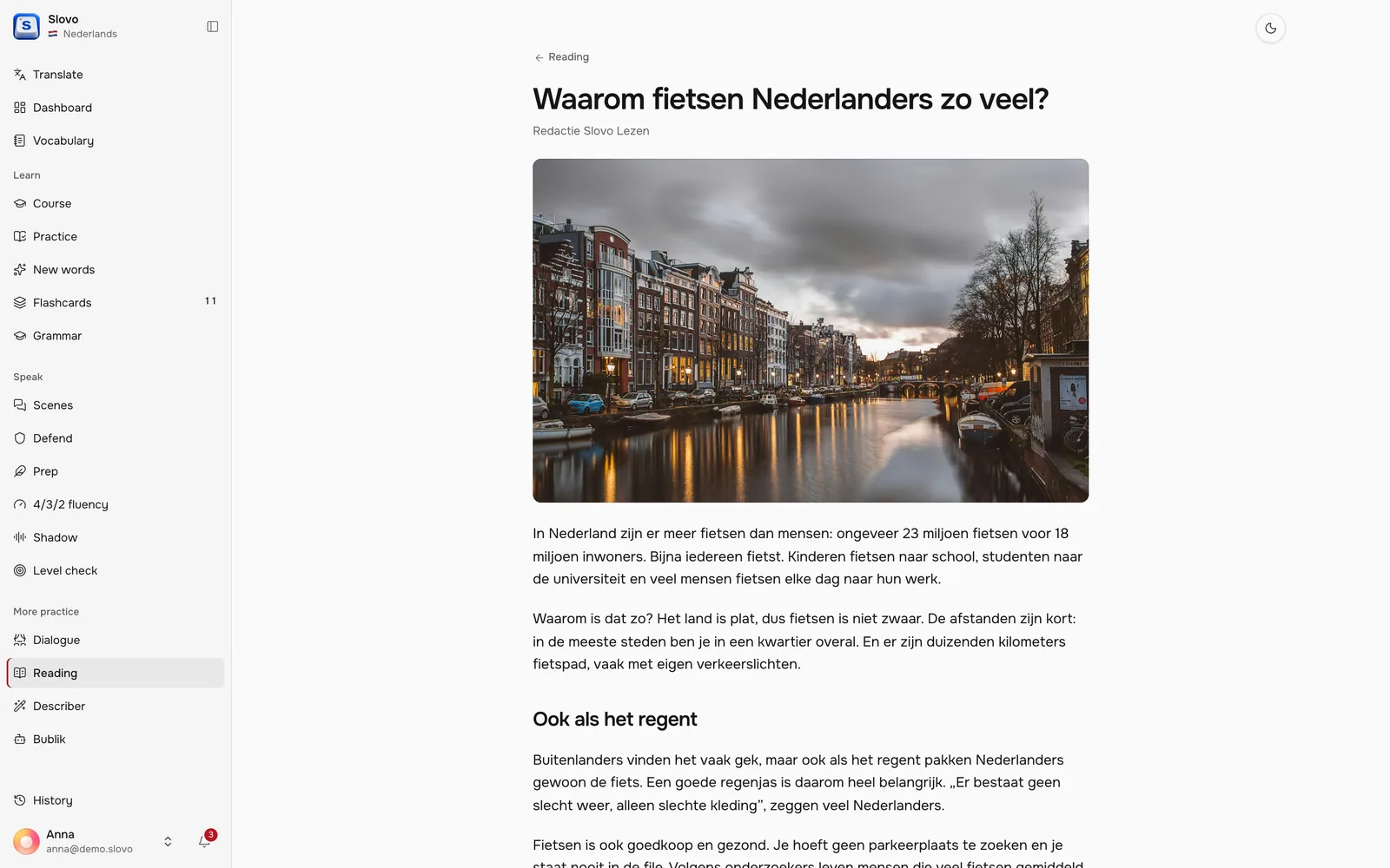 A Dutch article about cycling opened in Slovo’s reader, with a photo of a canal